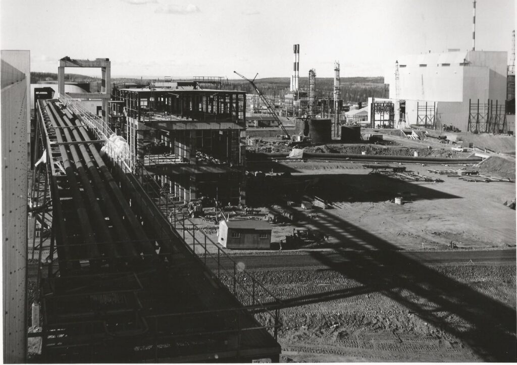 Ecos-Suncor-Sept-1966-looking-north-from-the-extraction-plant-p
